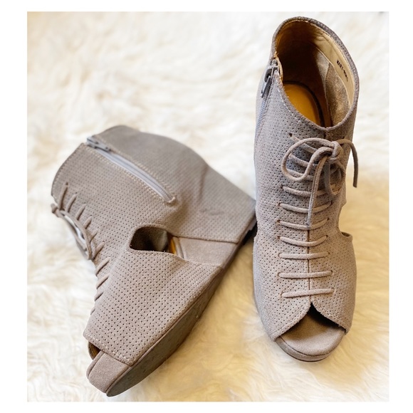 Jeffrey Campbell - Mary Roks Platform Sand… - Picture 1 of 7